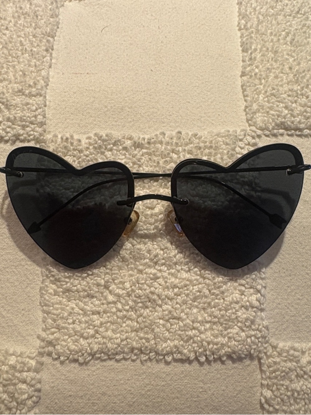 Diff Eyewear Black Heart-Shaped Sunglasses